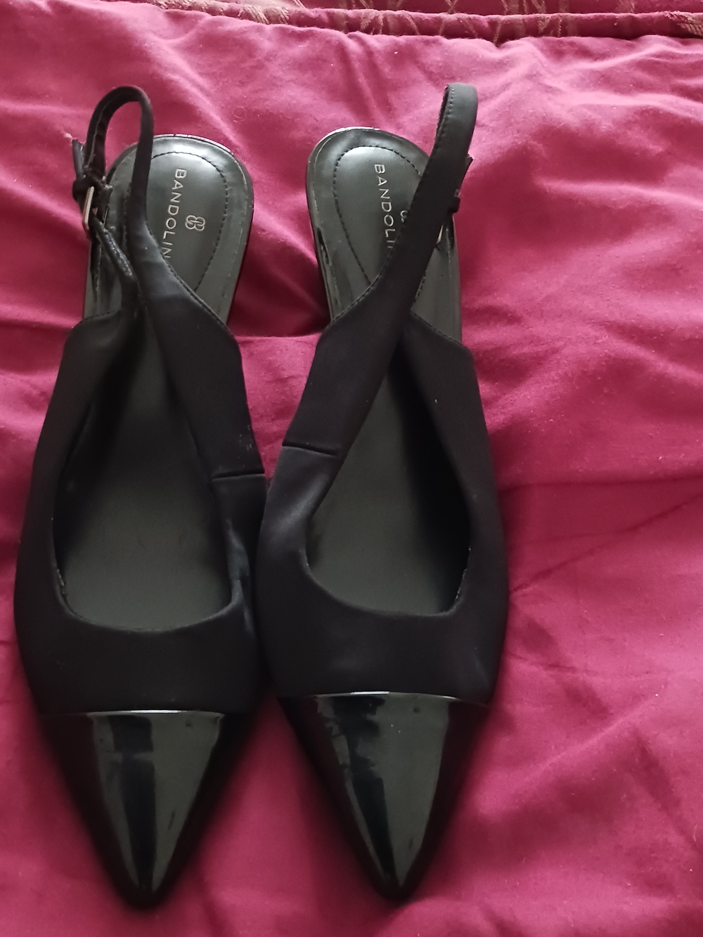 Bandolino Black Pointed Slingback Heels